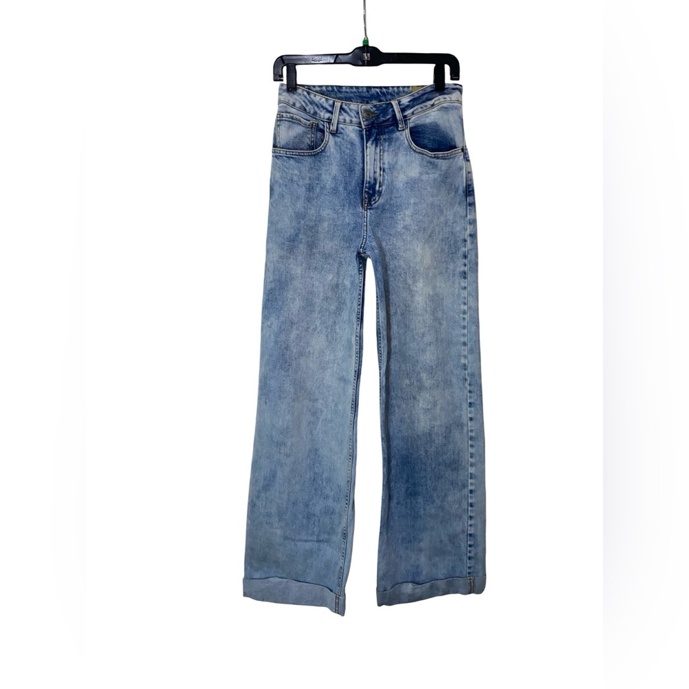 Tennis Denim wide legs light wash jeans size 6